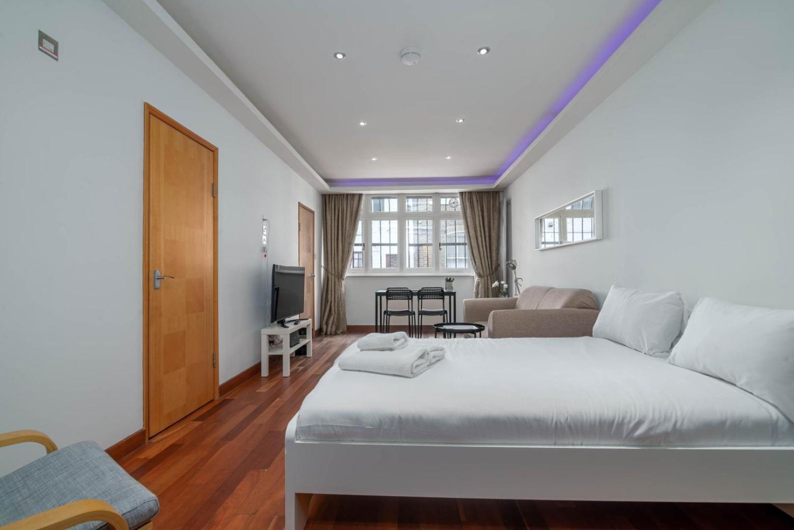 Appartamento Guestready - Central Converted Mews In Bayswater Londra Esterno foto